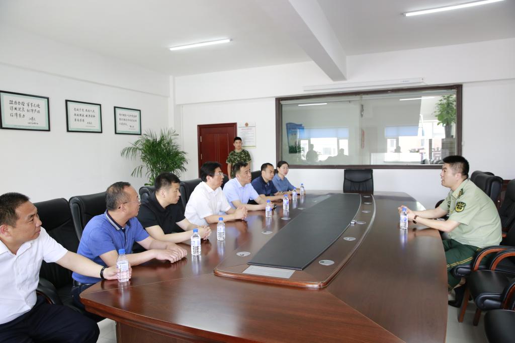 学校领导到朝阳消防大队走访