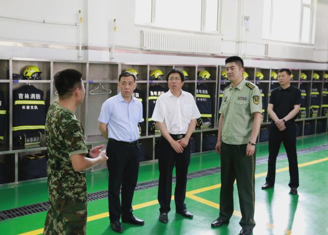 学校领导到朝阳消防大队走访