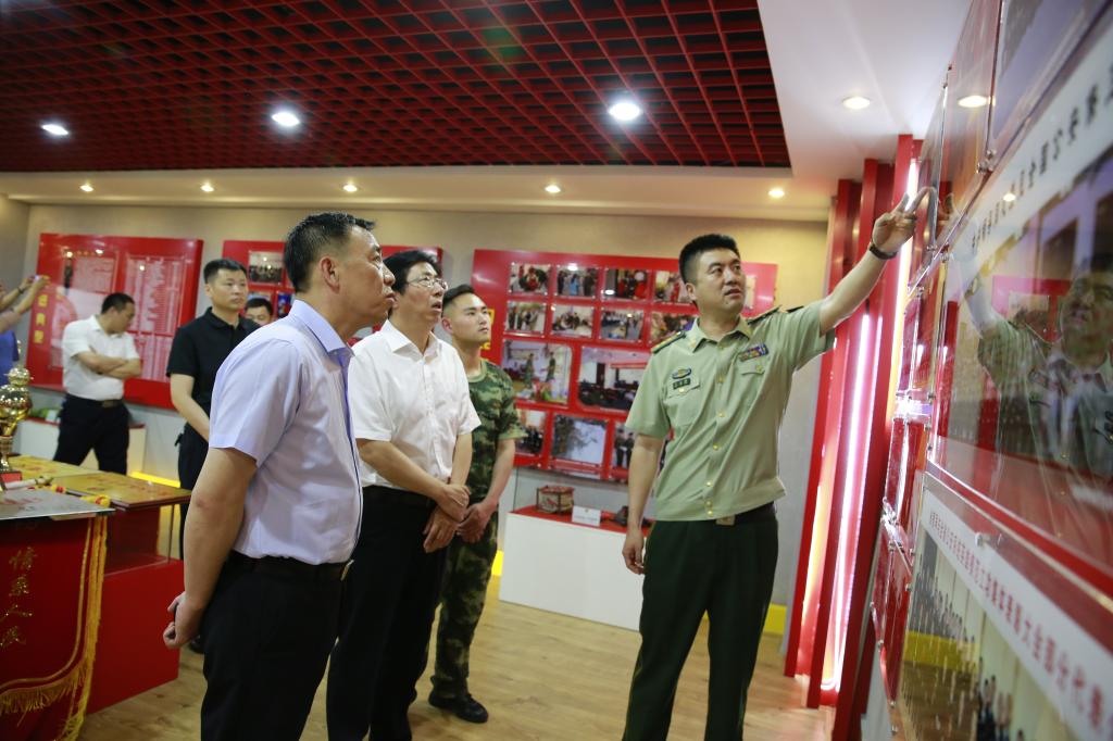 学校领导到朝阳消防大队走访