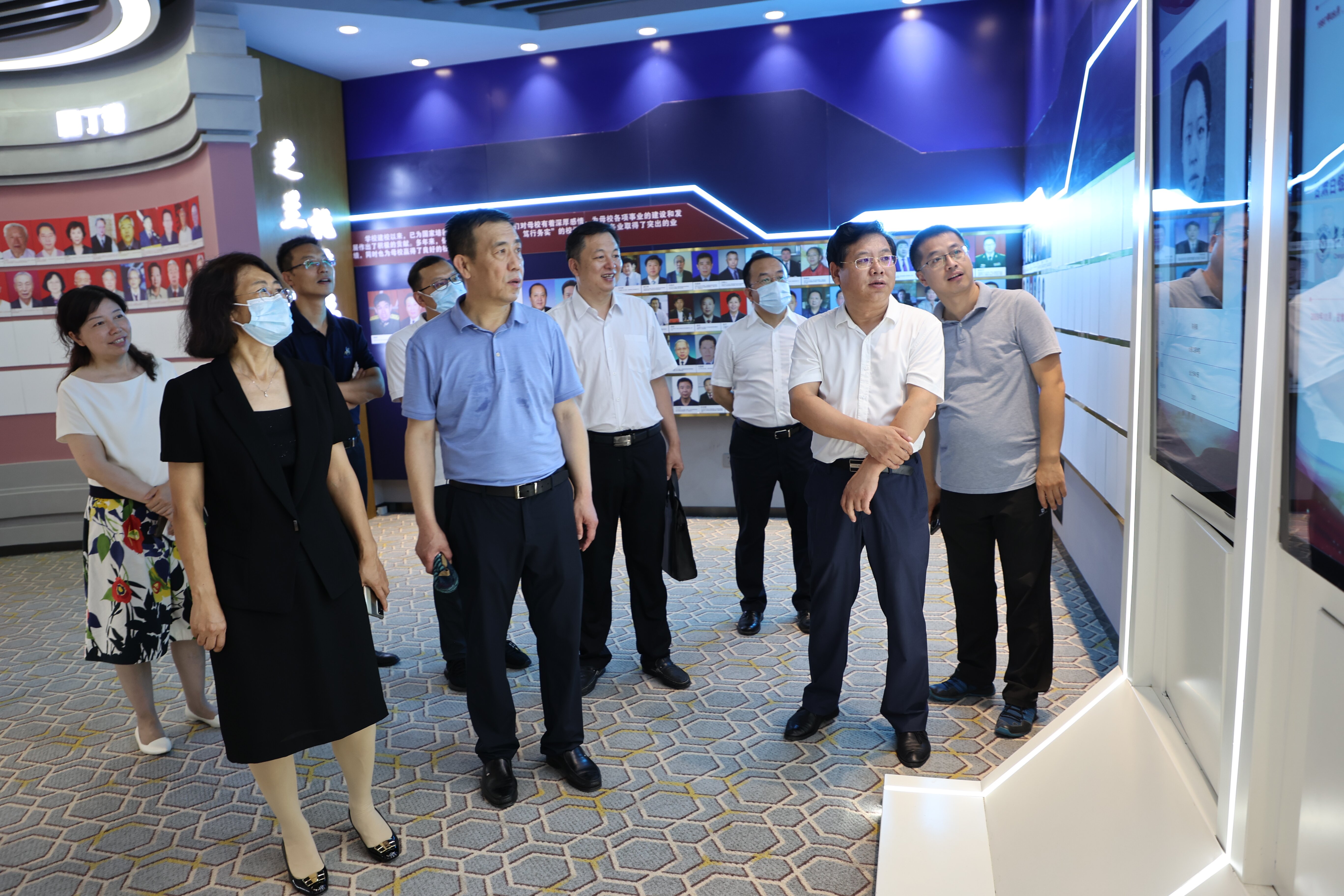 高玉红常委一行实地走访了学校校史馆和吉林省水工程