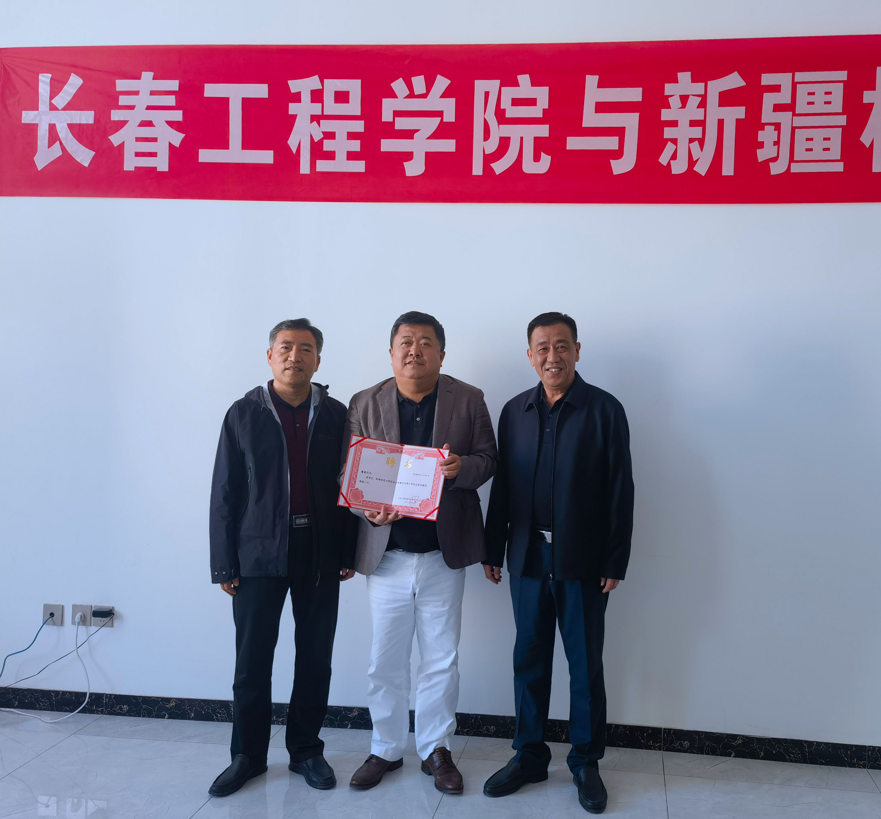 学校领导率队赴新疆访企拓岗