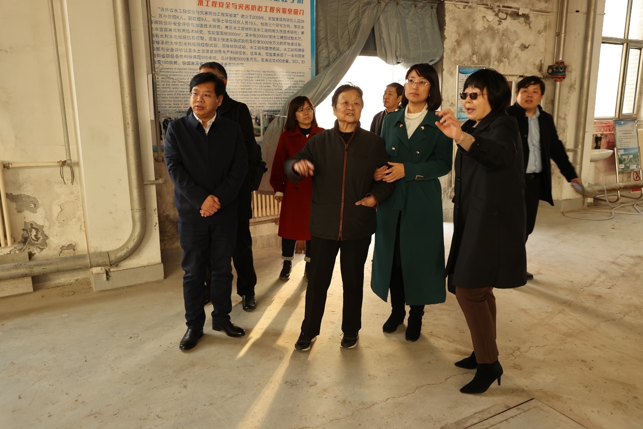 中国科学院林学钰院士一行到我校交流指导工作